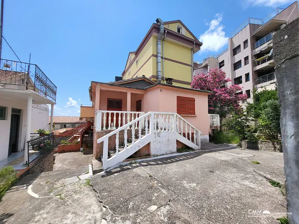 House with plot on sale in Rafailovici